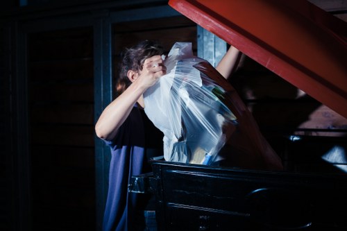 Cleaner Gunnersbury with Commercial Waste Removal services