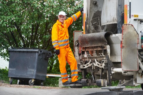 Contacting waste removal services in Gunnersbury