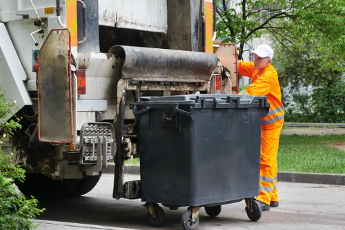 Organized house clearing process in Gunnersbury